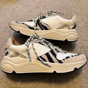 Oasis Society sneakers women’s size 7.5 animal print zebra faux hair snake